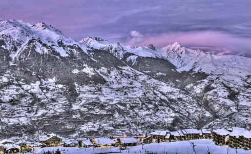 La Plagne offers you the keys of Paradiski, one of Europe’s biggest ski areas. The pleasure of skiing between 1200 and 3250 m facing Mont Bl