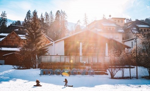 ©CommuneDeMegeve_MarieBougault Sunny Megeve ski resort 