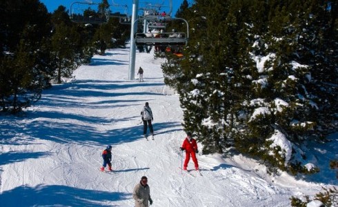 Pyrenees_Font_Romeu_Skiing_In_The_sun