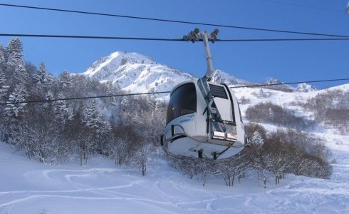 Pyrenees_Saint_Lary_Telecabine_And_Fresh_Tracks