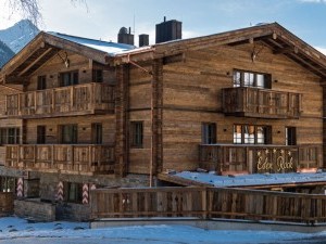 Kaluma-Travel-Chalet-Edwen-Rock.jpg