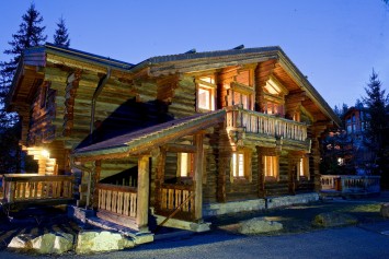 Chalet Elliot at Night