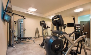 Kaluma-Travel-Chalet-Eden-Rock-Gym