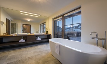 Kaluma-Travel-Chalet-Kanzi-Bathroom-11