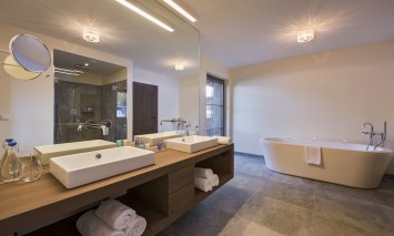 Kaluma-Travel-Chalet-Zari-Bathroom1