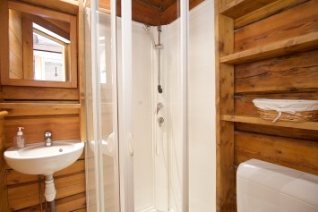 Ski Amis Chalet Elliot Typical Shower Room